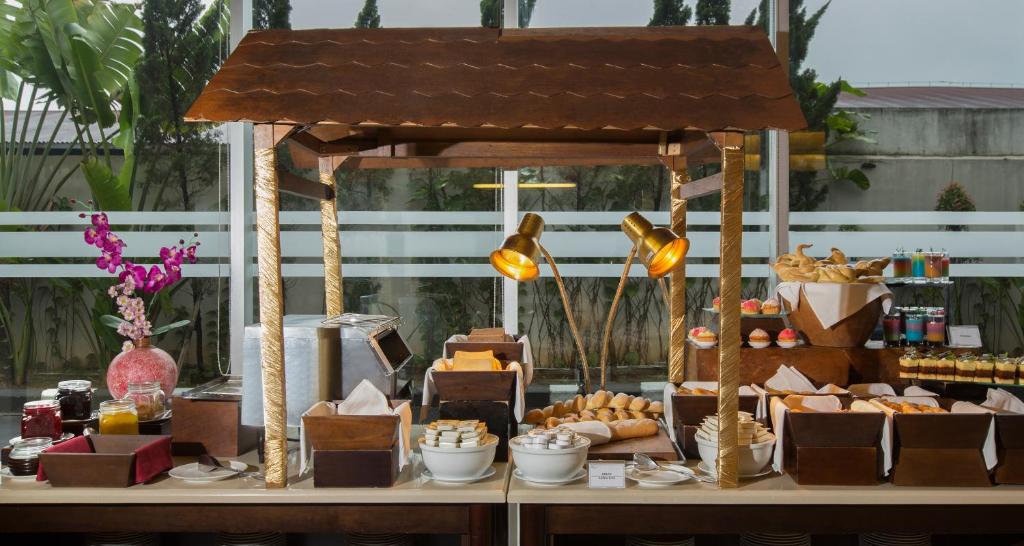 Luxury Hotel Review: Atria Hotel & Conference Magelang, Indonesia @AtriaMagelang