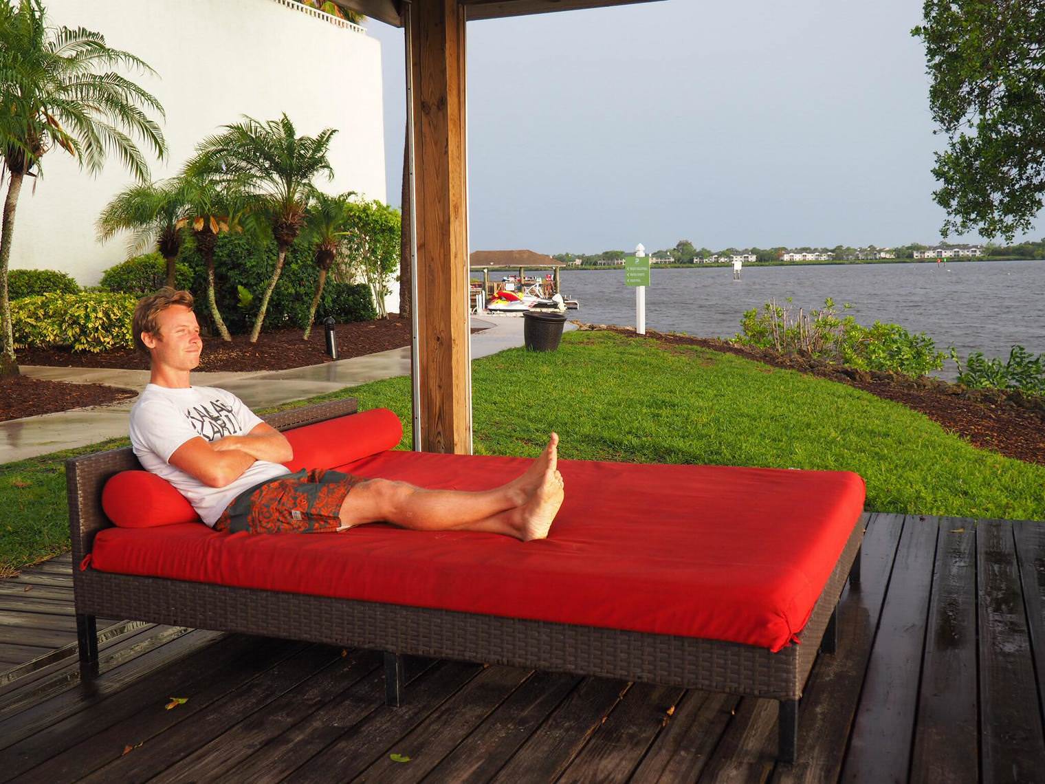 club_med_lounge_relax_view