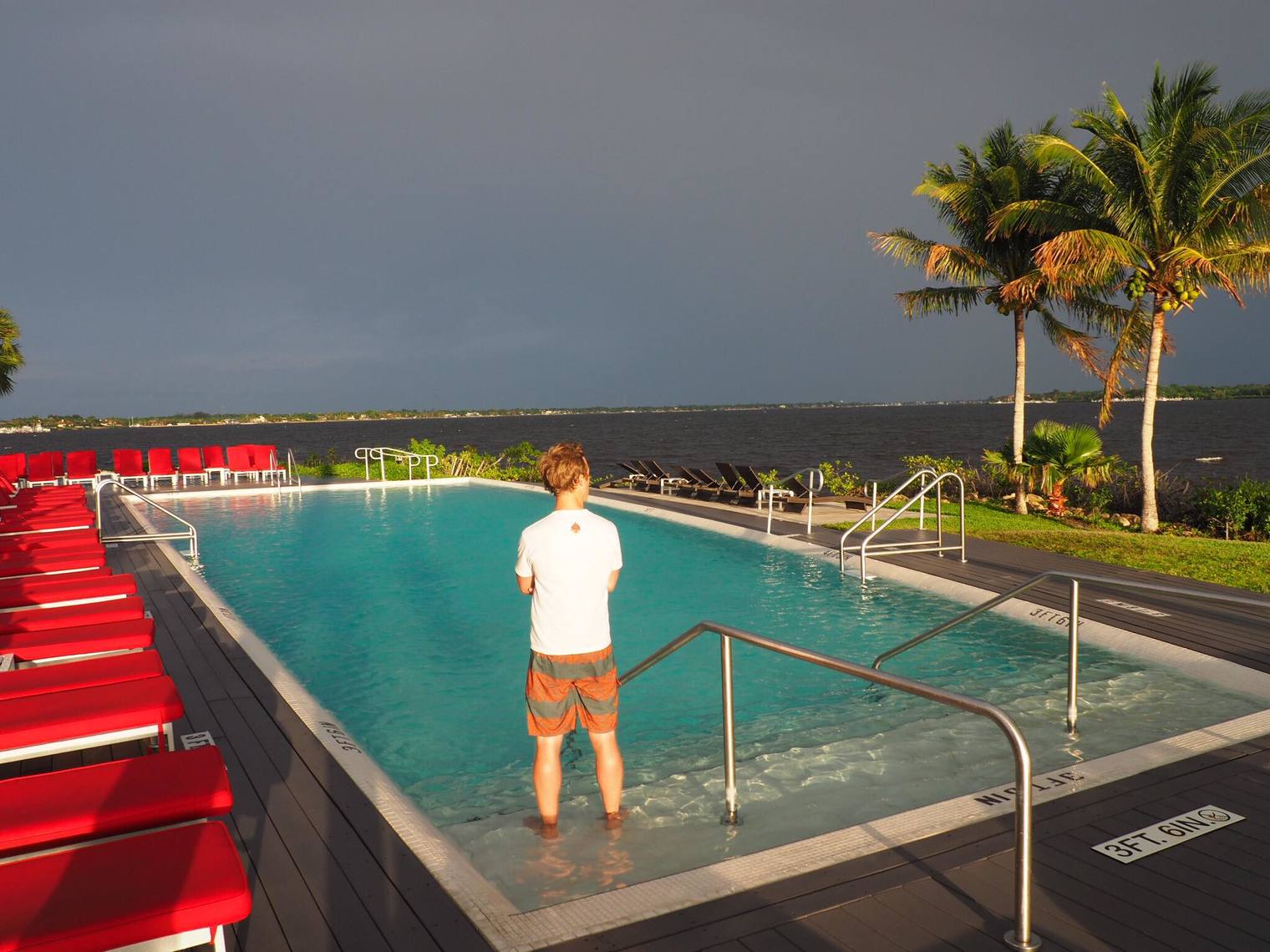 club_med_swimming_pool