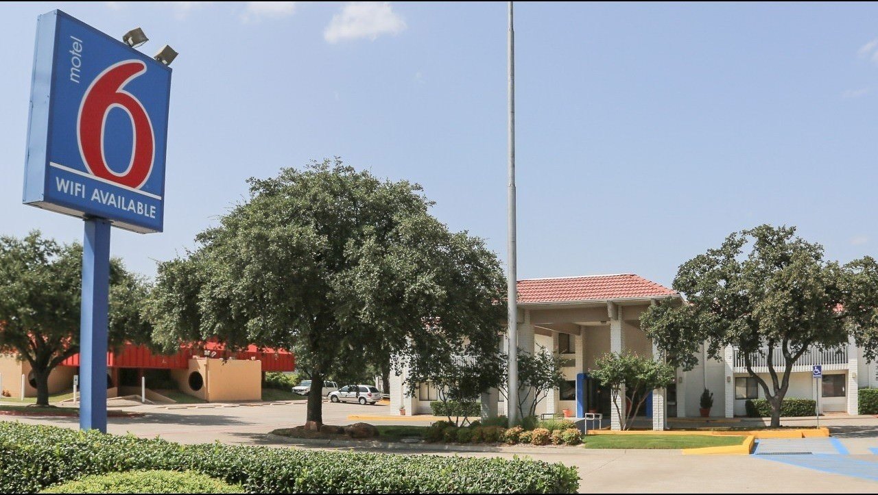 Ultimate List of Best Cheap Hostels for Backpackers in Dallas, Texas, Motel 6 Dallas - Addison