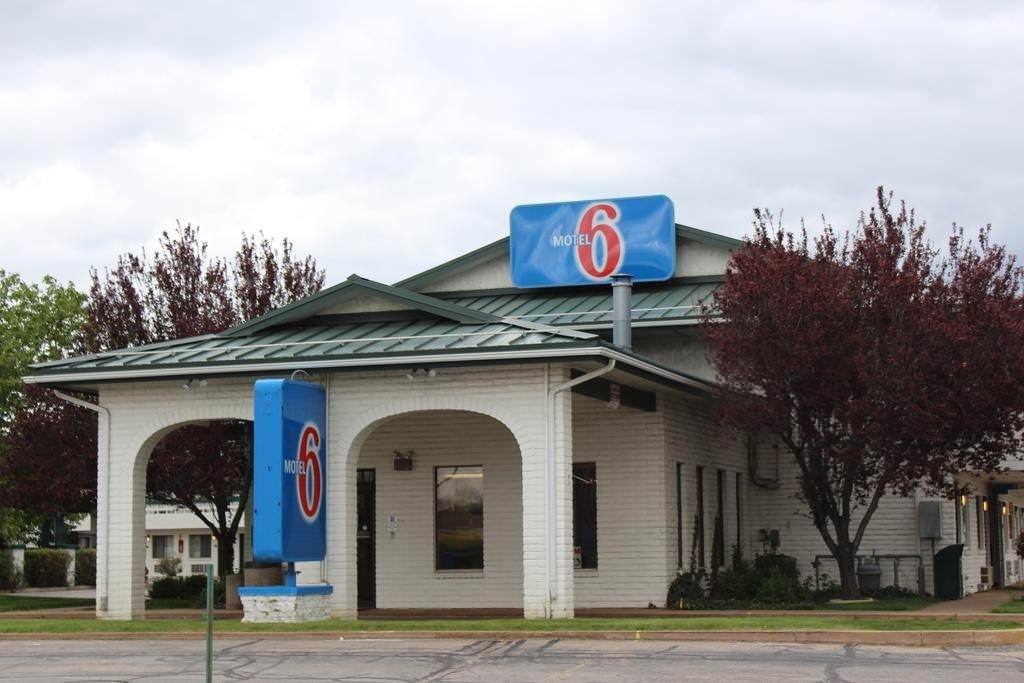 Ultimate List of Best Cheap Hostels for Backpackers in Ogden, Utah, Motel 6 Ogden, 21st Street