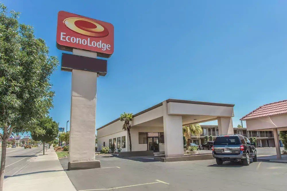 Ultimate List of Best Cheap Hostels for Backpackers in Saint George, Utah, Econo Lodge Saint George Hotel