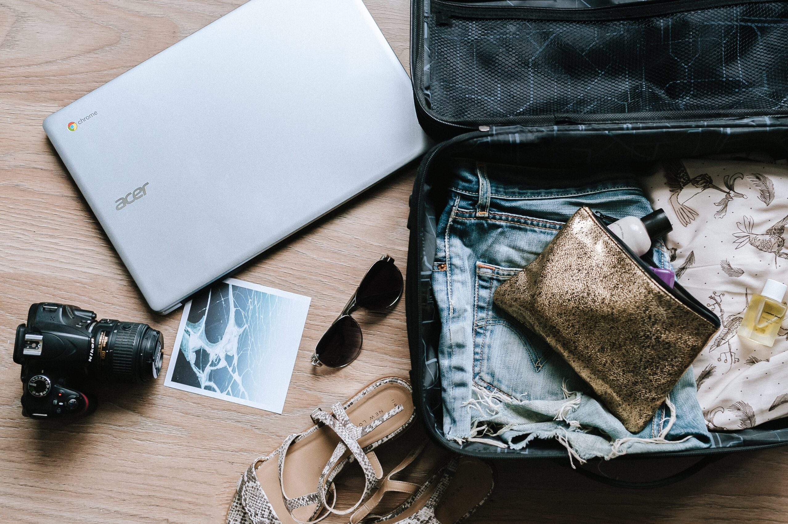 Ultimate Travel Checklist : From Essentials to Adventure