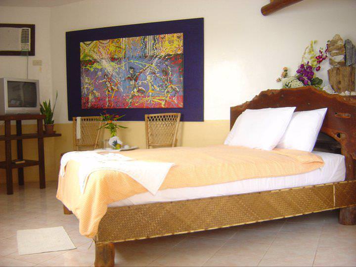 budget hotels in Puerto Galera