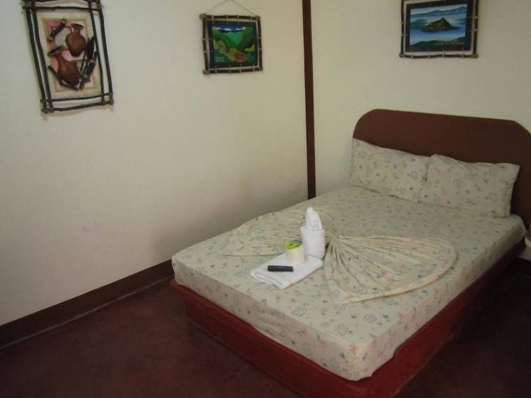 budget hotels in Puerto Galera