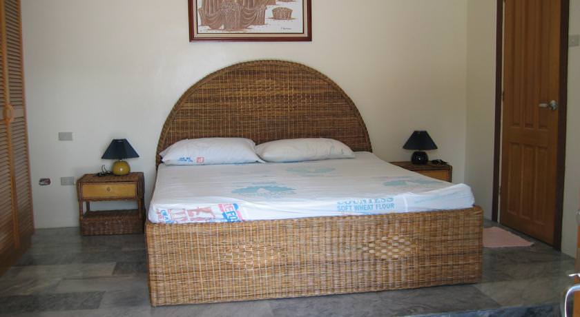 budget hotels in Puerto Galera
