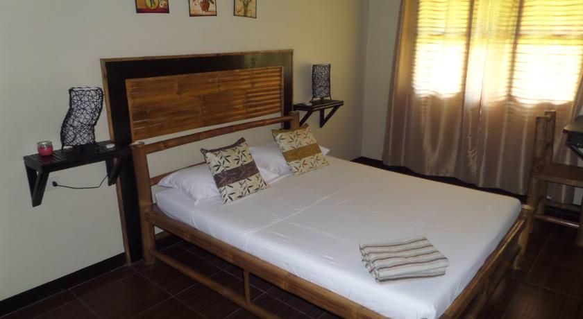 budget hotels in Puerto Galera