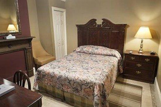 Ultimate List of Best Backpacker Hotels In New Orleans Streetcar Inn